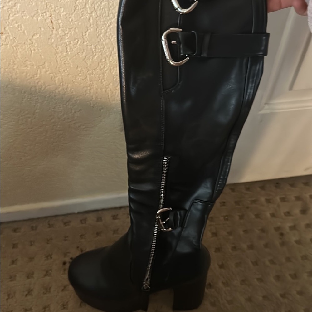 LAMODA platform boots